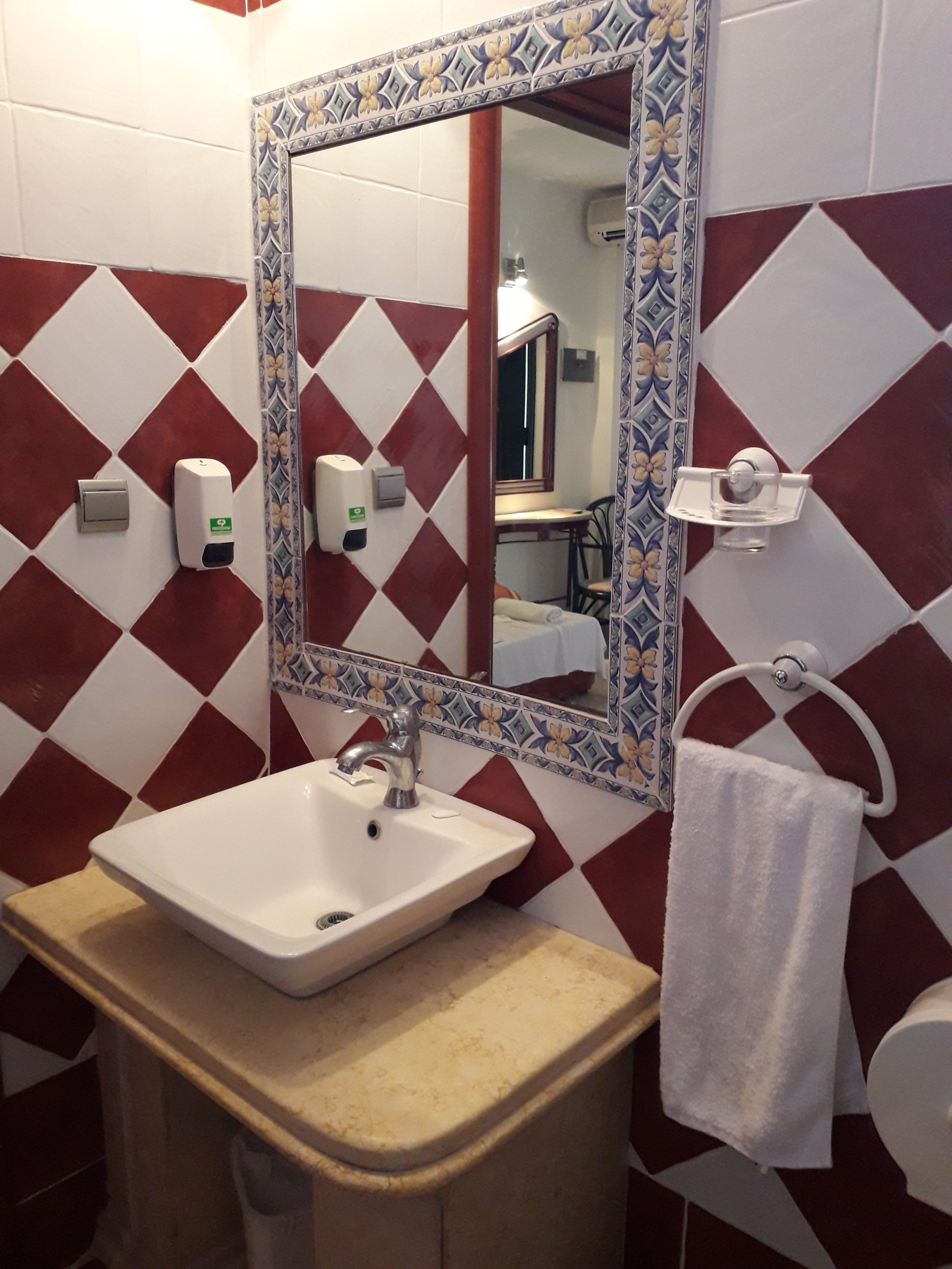 Philoxenia Spa Hotel-浴室