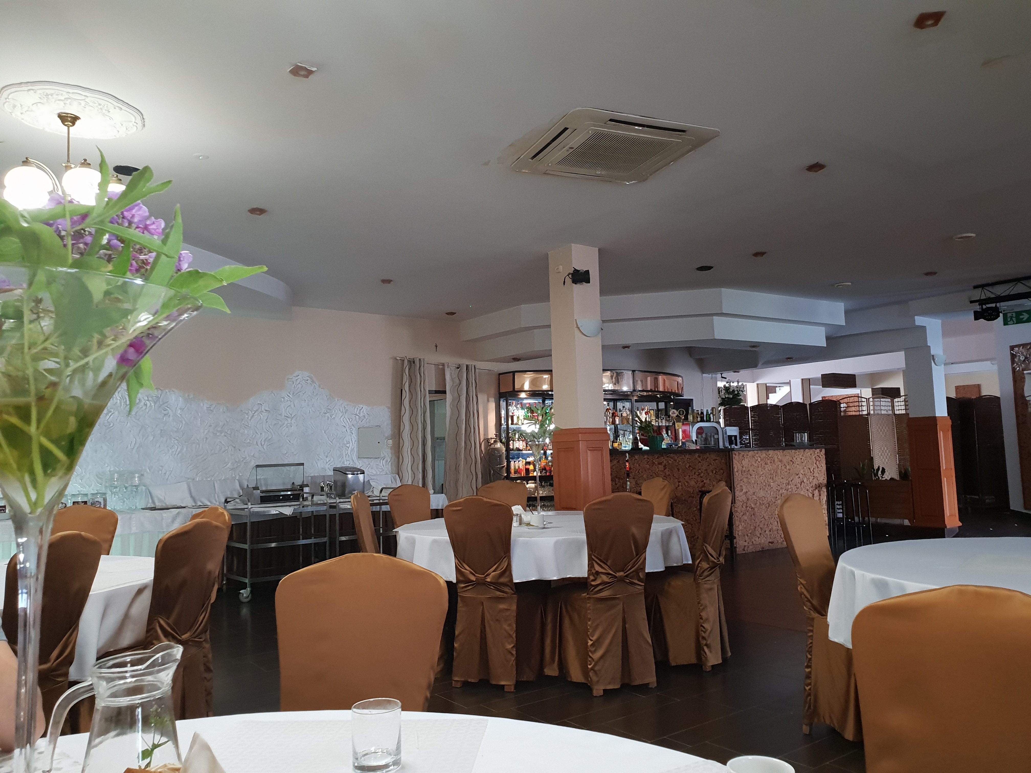 First Hotel & Restaurant-浴室