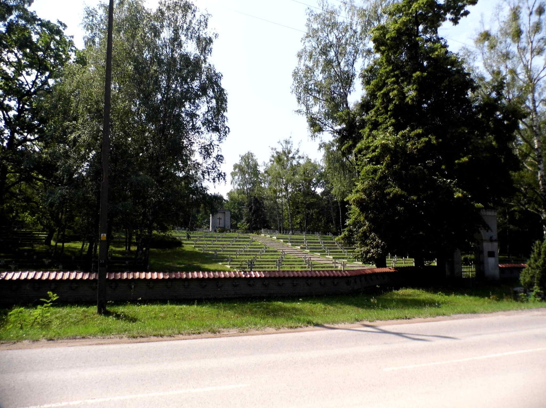 WWII cemetery in Laski-Izabelin必去景点