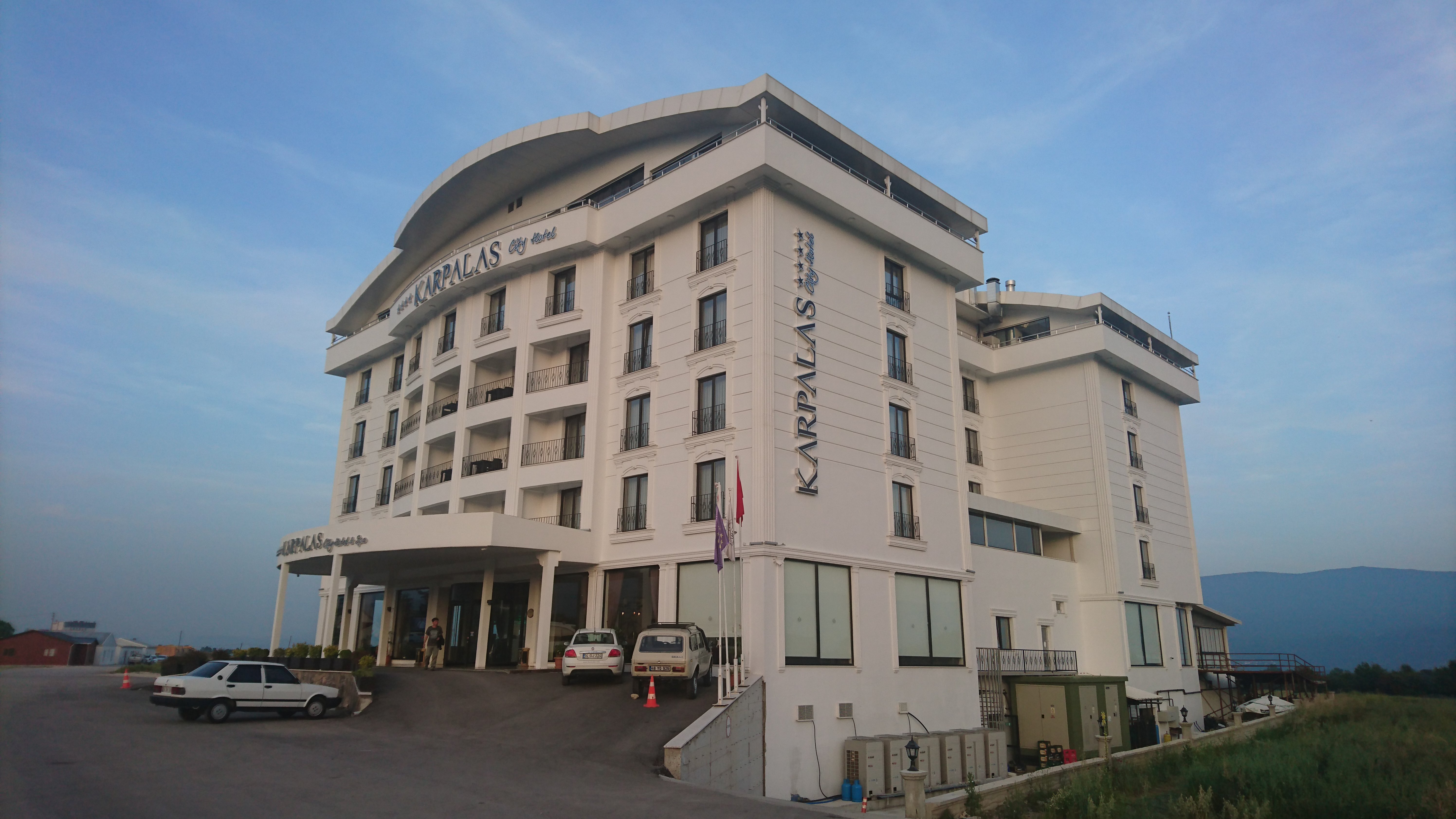 Karpalas City Hotel & Spa-浴室