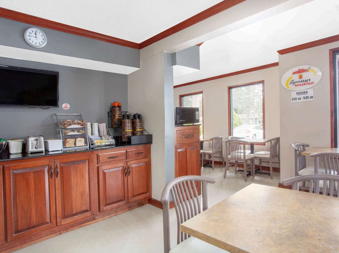 Super 8 by Wyndham Waycross GA主图