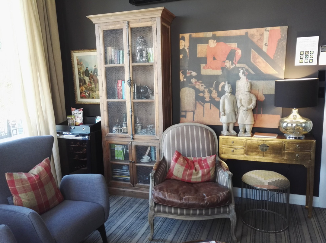 The State Hotel主图