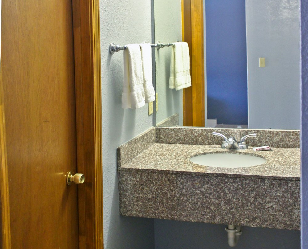 The Shades Motel主图