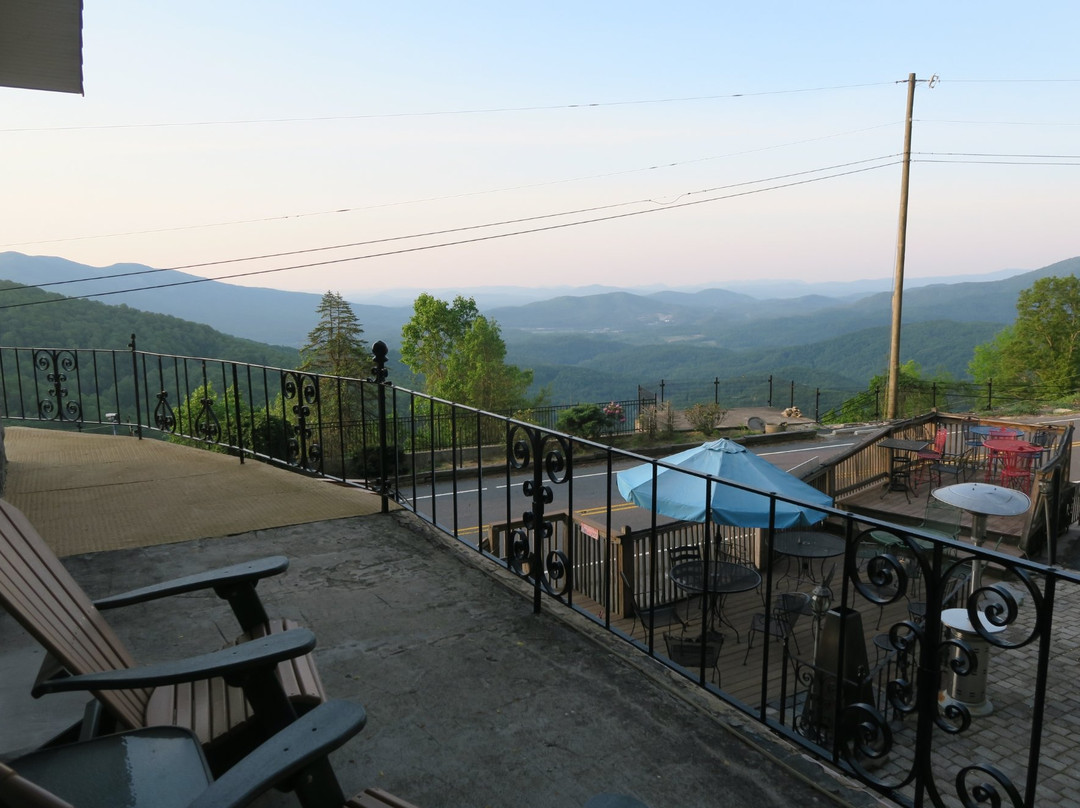 Skyline Village Inn主图