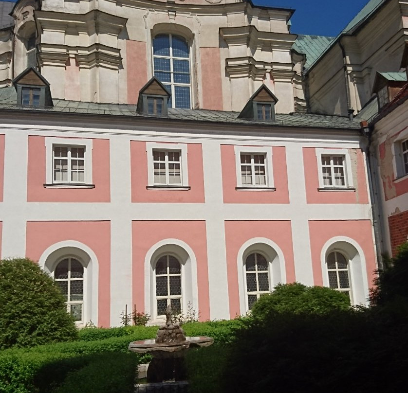 Church of the Blessed Virgin Mary and St Nicholas-Lad必去景点