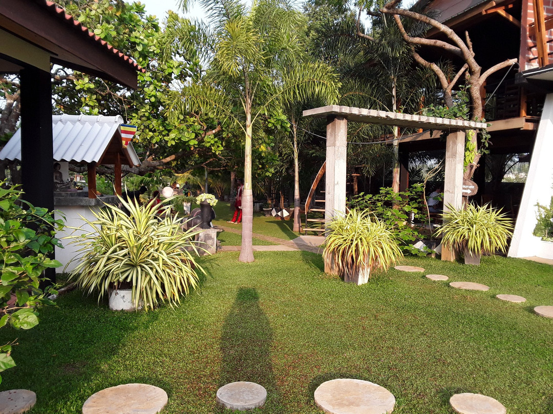 Eco Hotel Black & White - Anuradhapura