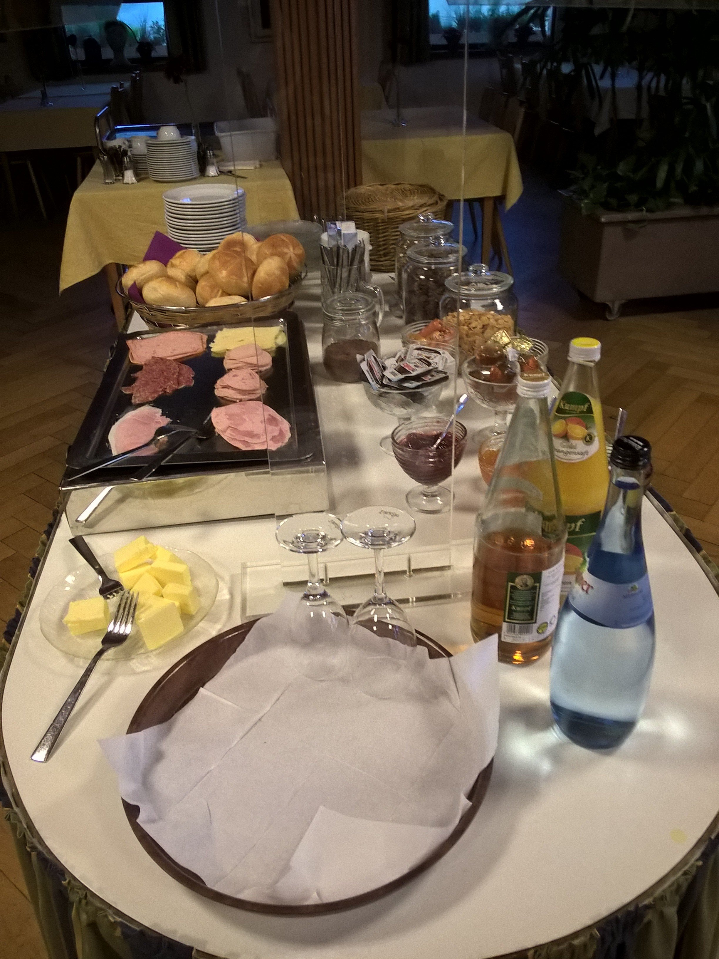 Hotel-Restaurant Zum Goldenen Hahnen-餐饮