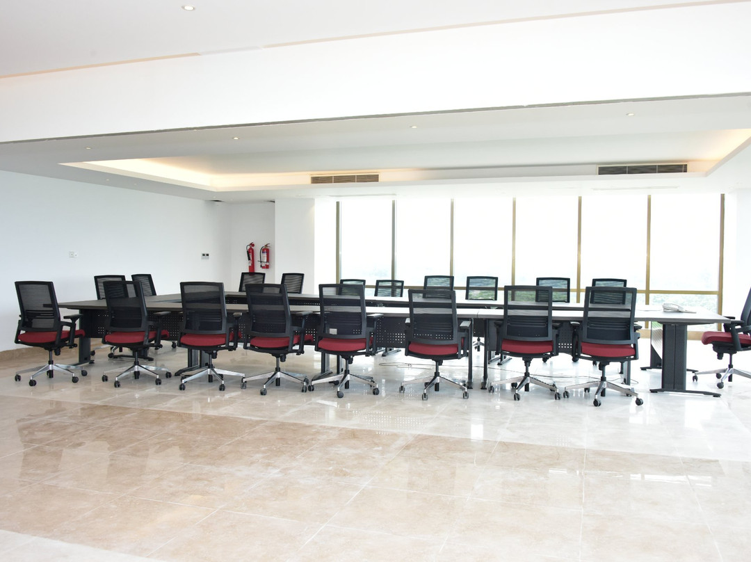 Divine Centre Ltd, Hotel and Convention Centre主图