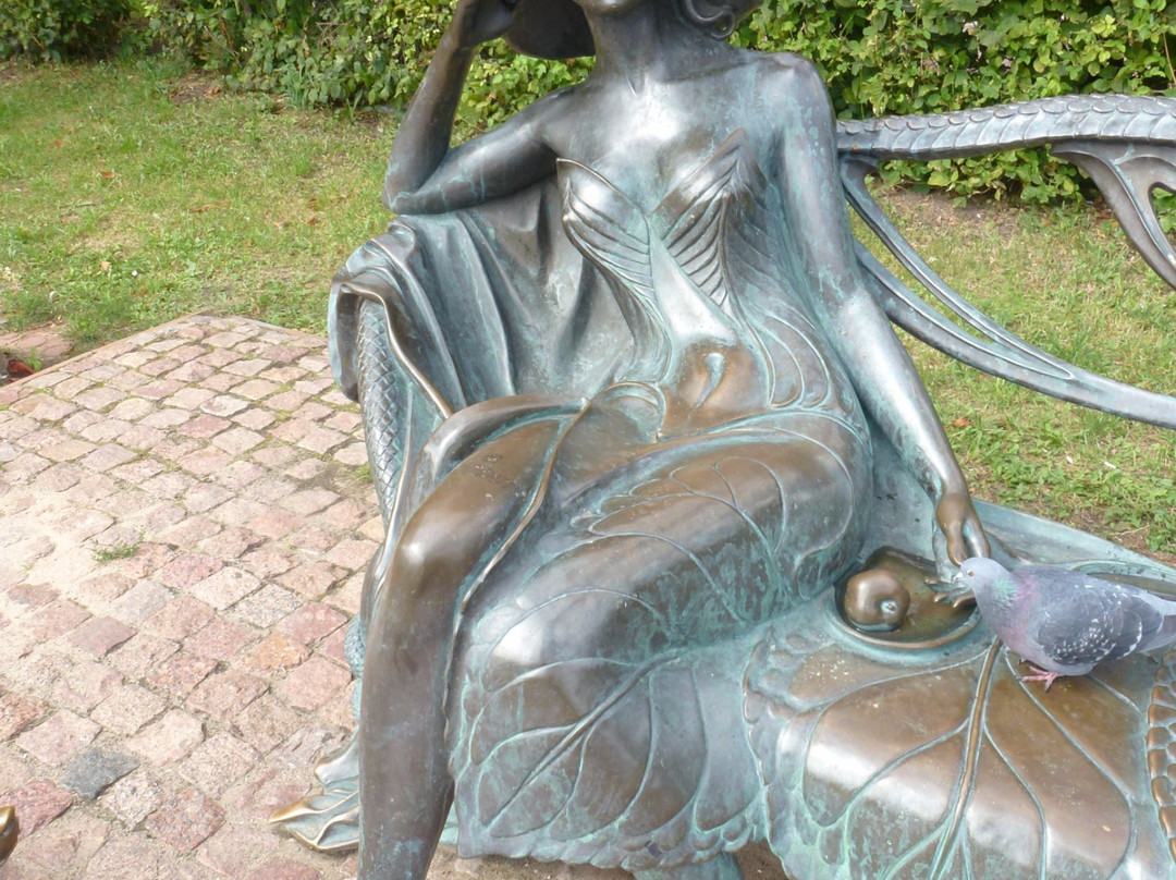 Sculpture Stranger景点图片