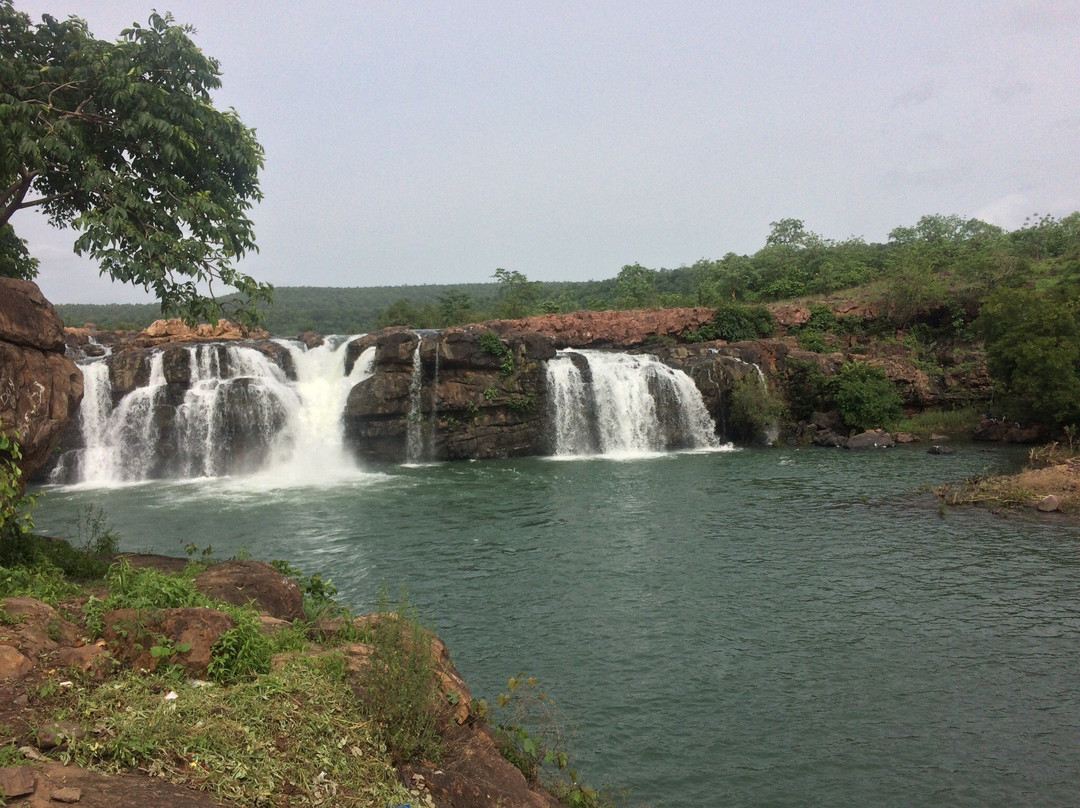 Bogatha Waterfall景点图片