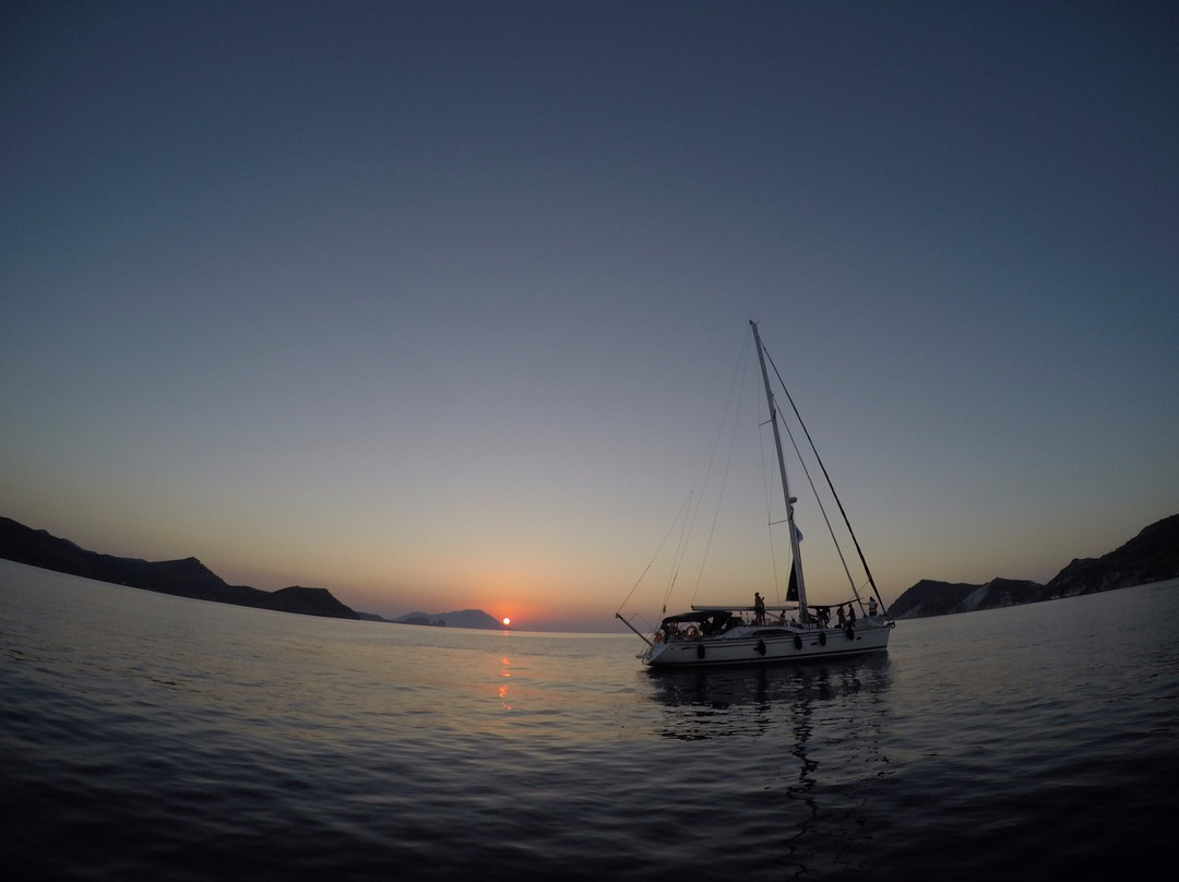 Sailing Greece-Adamas必去景点