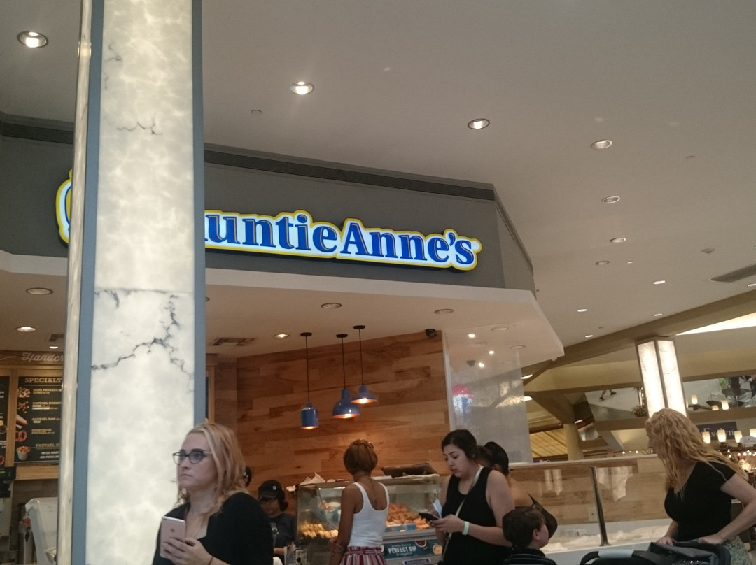 Lakeside Shopping Center-梅泰里必去景点