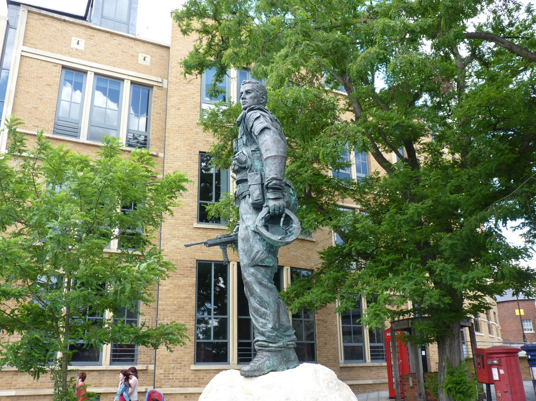 Irish Guardsman Statue景点图片