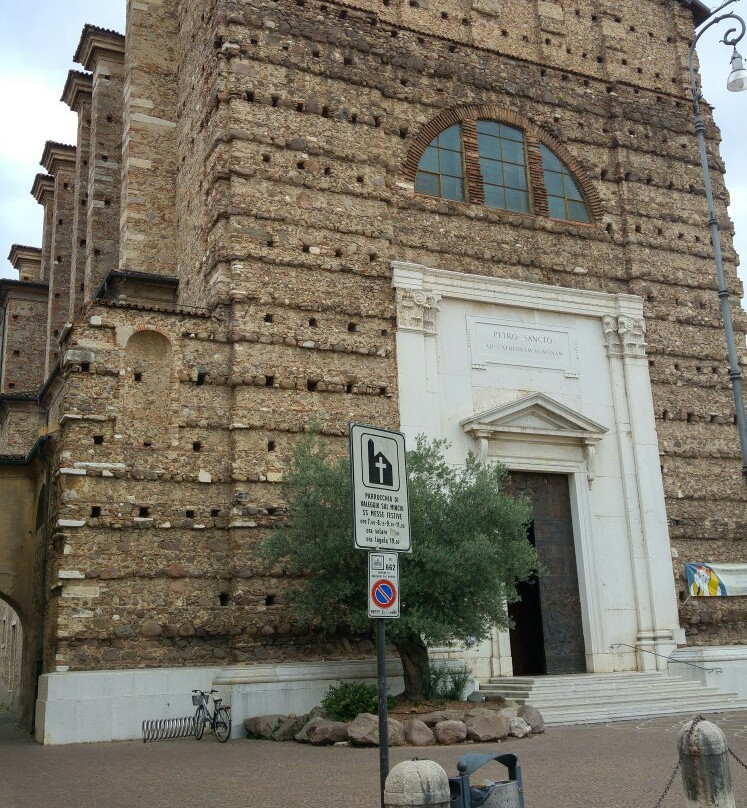 Parrocchia San Pietro Apostolo-明乔河畔瓦莱焦必去景点