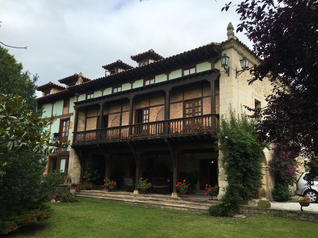 Posada de Peredo y Villa主图