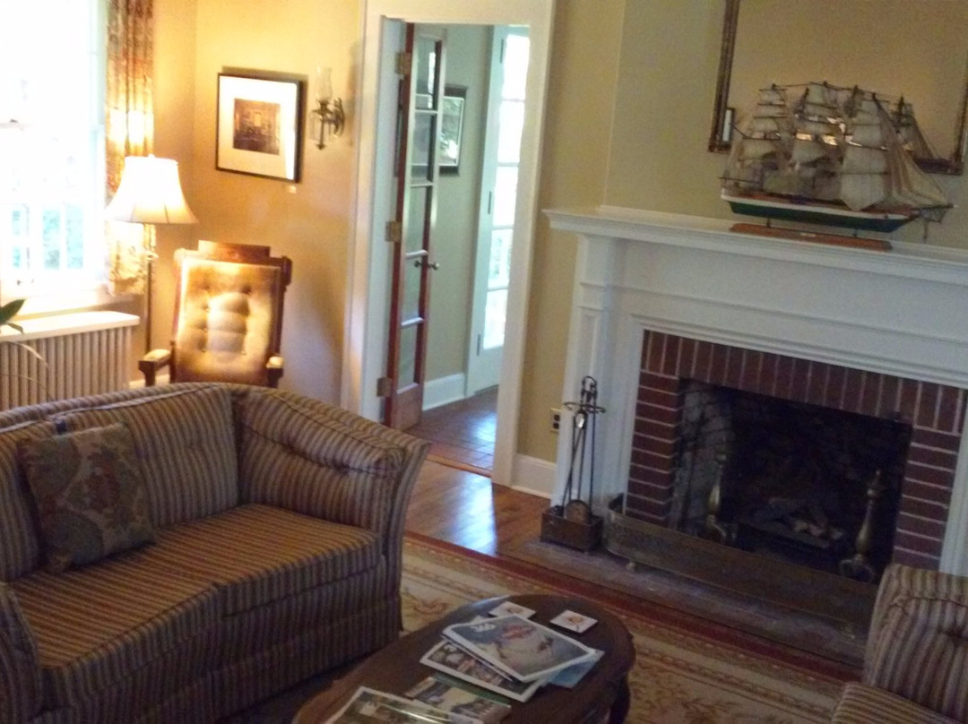 Four Mounds Inn B&B主图