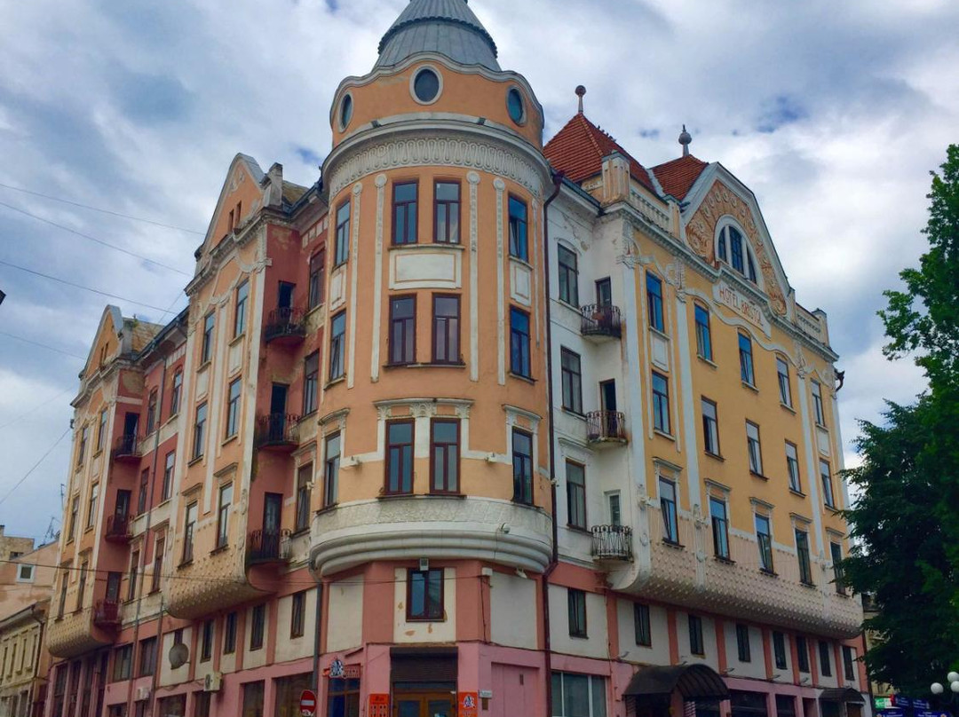Filarmonii Square-Chernivtsi必去景点