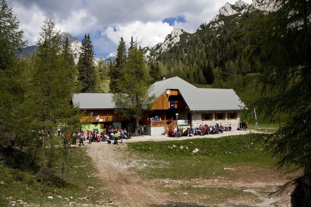 Planinski dom na Zelenici