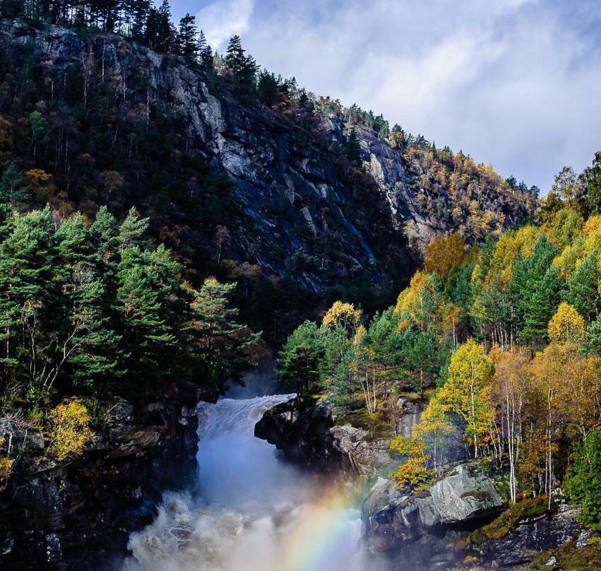 Rafoss Waterfall景点图片
