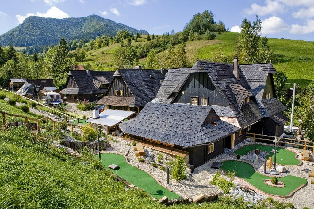 Oravska Lesna酒店住宿-Wellness Rezort Jánošíkov Dvor