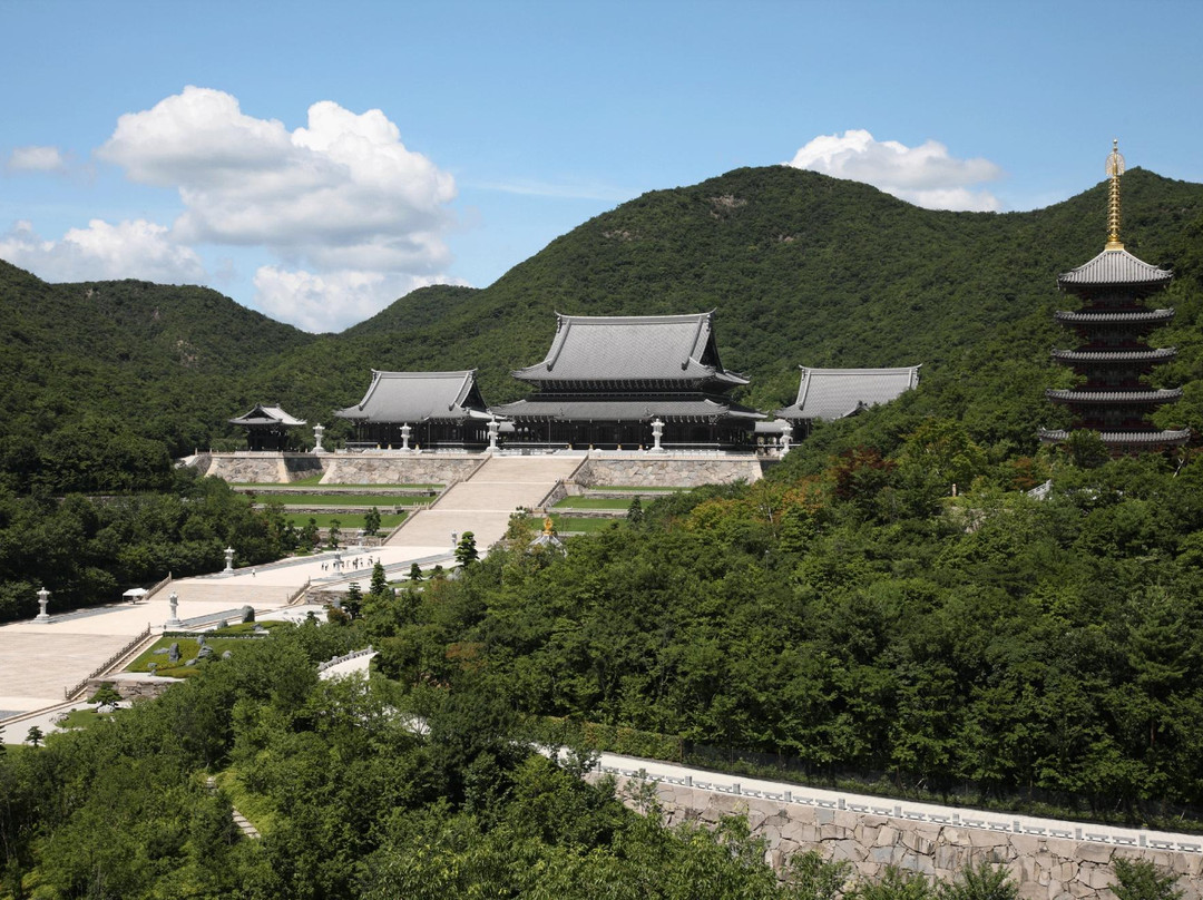 The Royal Grand Hall of Buddhism-加东市必去景点