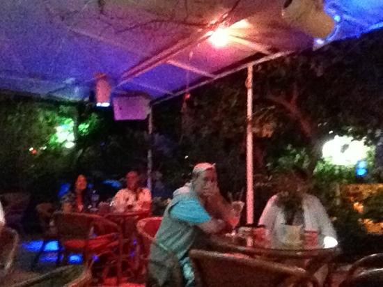 Viva bar-Dassia必去景点