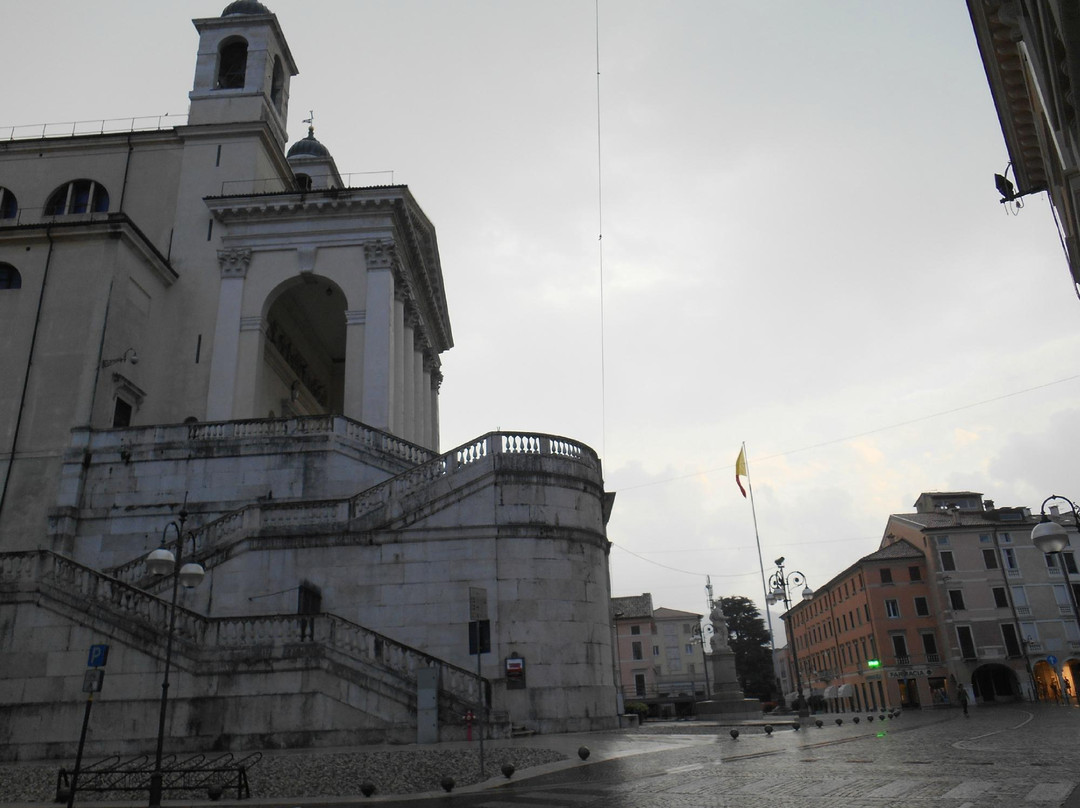 Piazza Alessandro Rossi-斯基奥必去景点