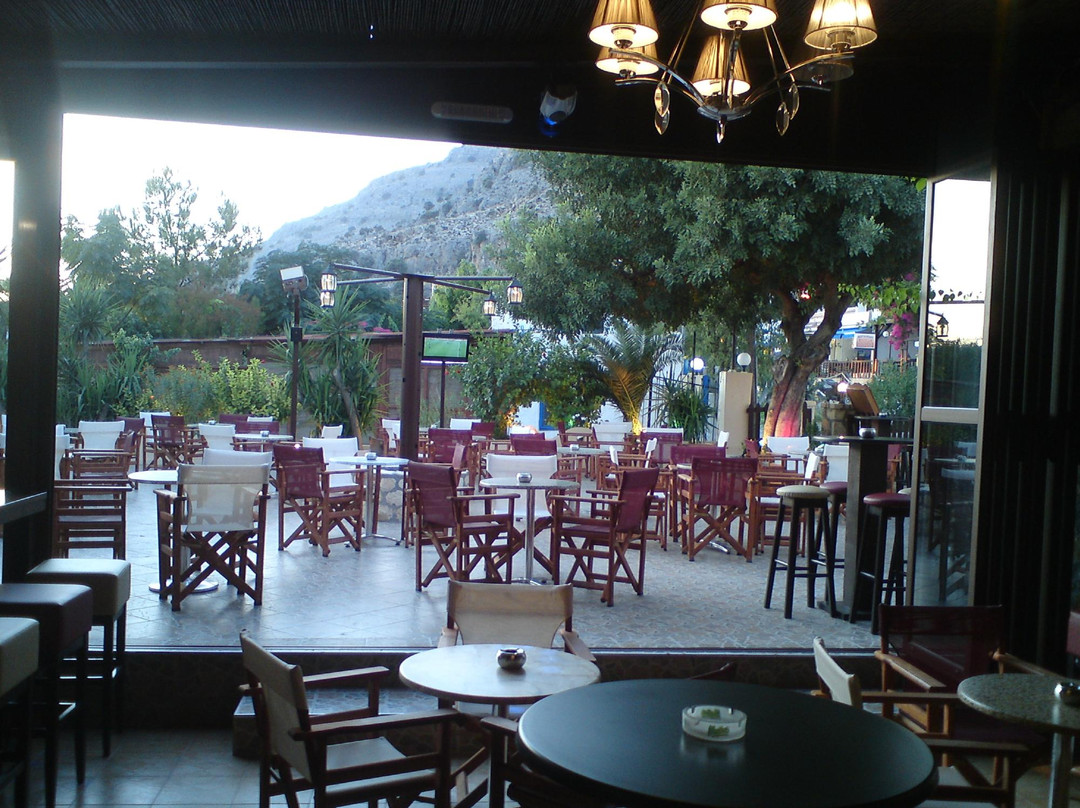 Zig Zag Bar Pefkos-Pefkos必去景点