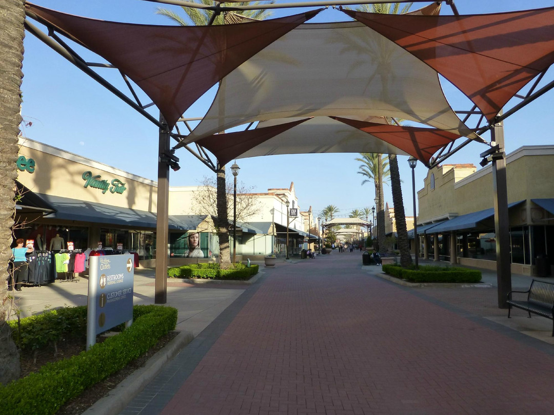 Outlets at Lake Elsinore-埃尔西诺湖必去景点