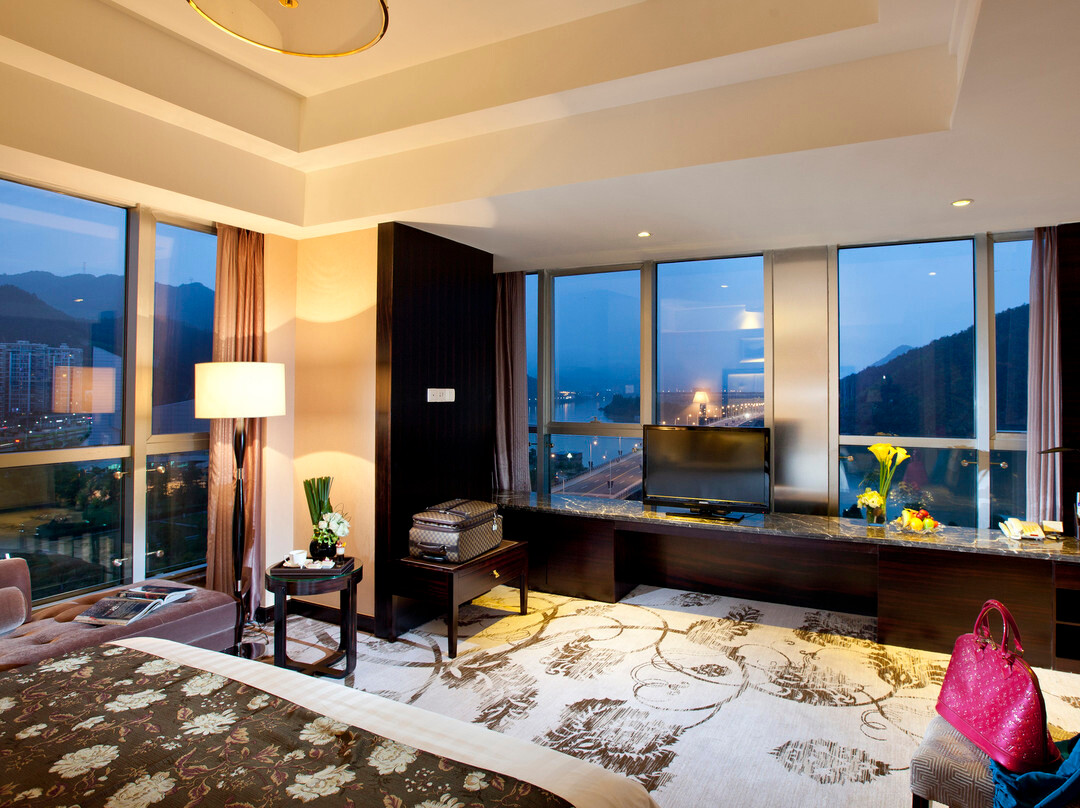 半岛凯豪大酒店主图