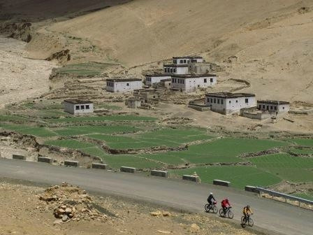 珠穆朗玛峰基地营-定日县必去景点