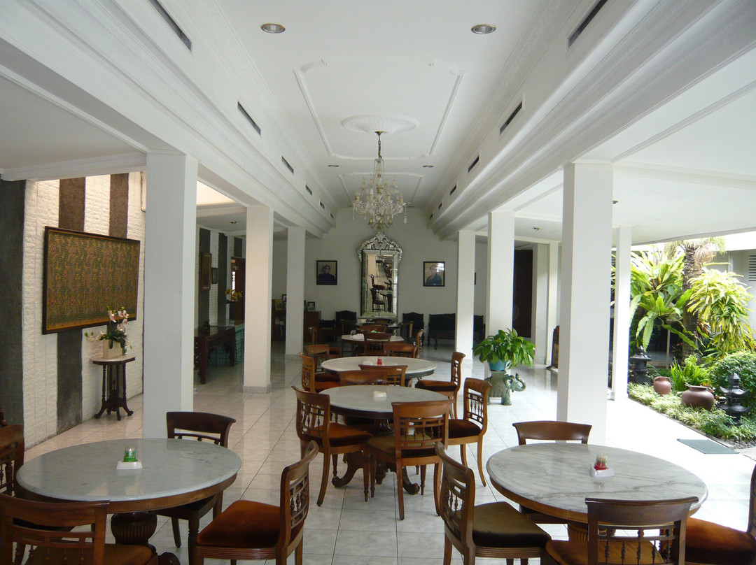 Brontokusuman酒店住宿-Hotel Kirana