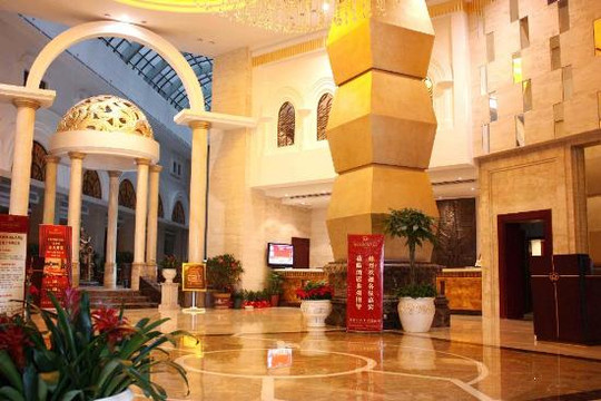 皇冠维多利亚国际大酒店主图