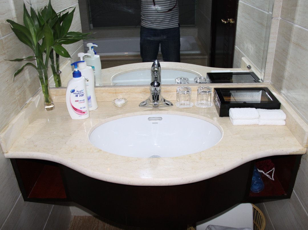 镇远日月国际大酒店主图