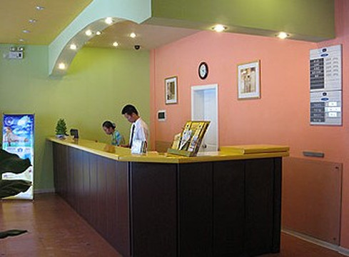 阳朔如家西街店主图