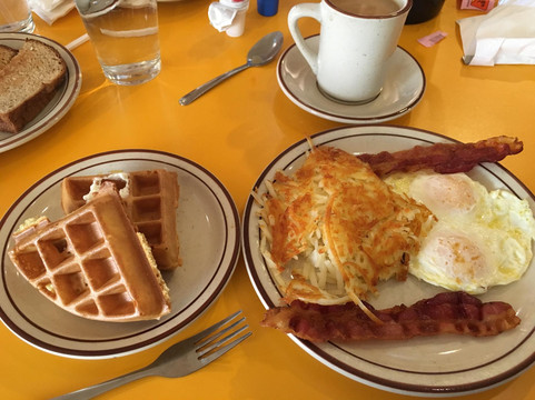 Biggs Field餐馆和美食-Village Inn