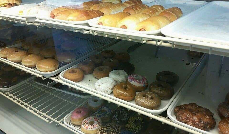 Spencer餐馆和美食-Holliday Donuts