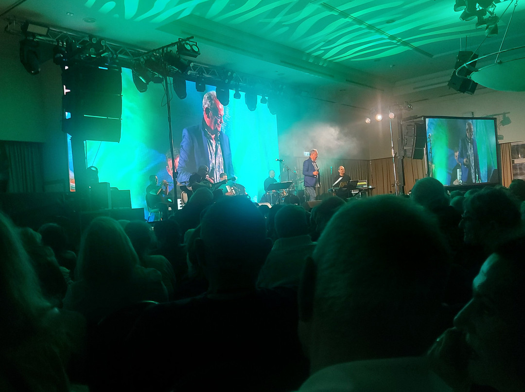 死海艾美酒店主图