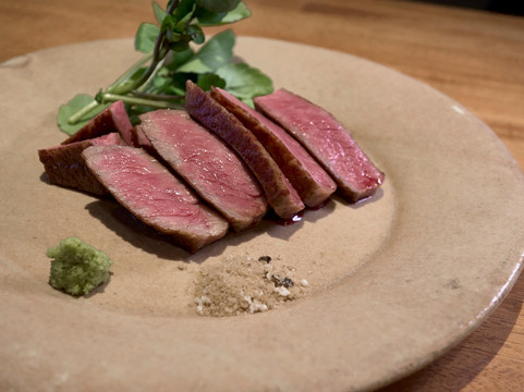 ステーキと串焼きの店 をにくぽん