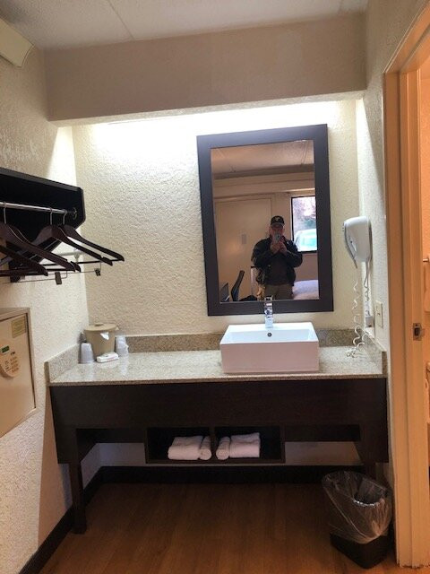 Red Roof PLUS+ Statesville主图