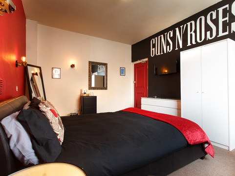 The Saddle Inn主图