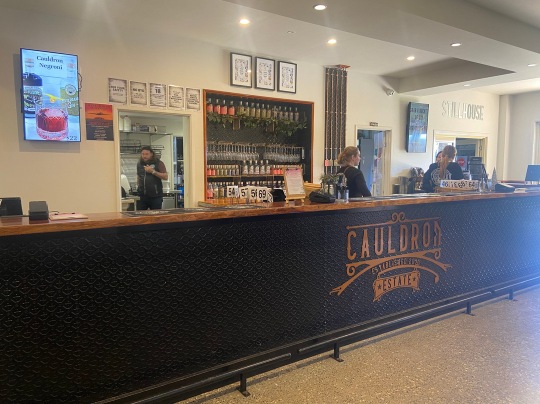 Cauldron Distillery And Estate景点图片