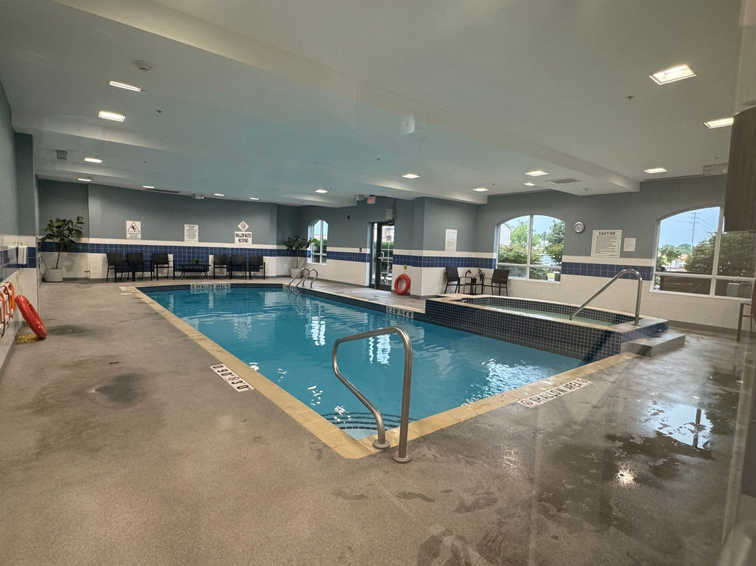 Holiday Inn Express & Suites Belleville By IHG主图