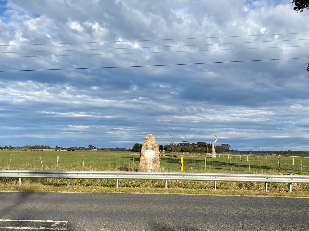 Angus Mc Millan Cairn-Maffra必去景点