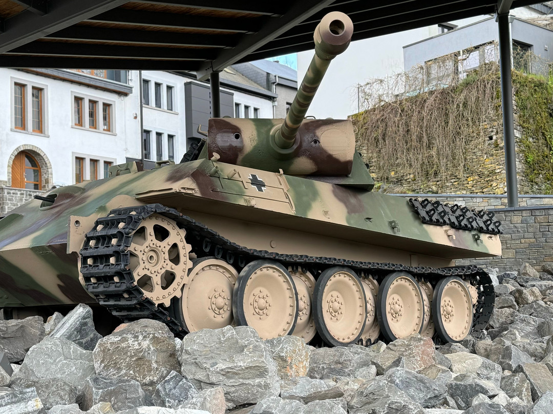 Oorlogsmonument Houffalize "Panther"景点图片