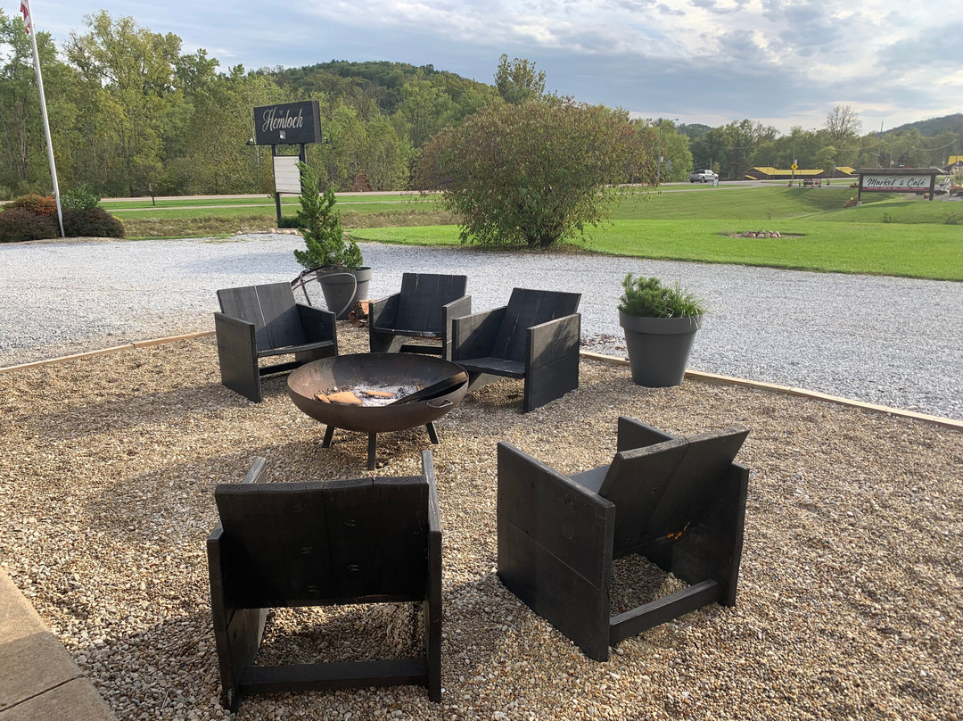 The Hemlock Inn主图