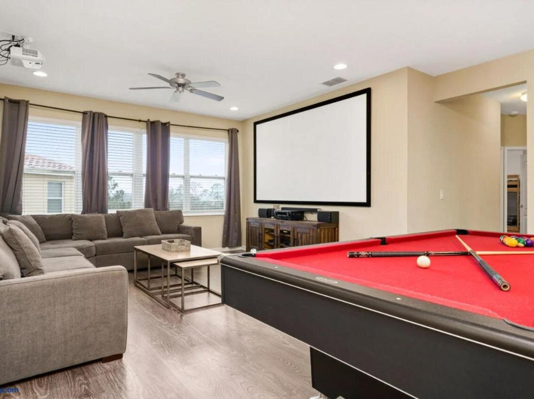 Plenty Of Space, Games Room, And Your Own Private PoolPlenty Of Space, Games Room, And Your Own Private Pool