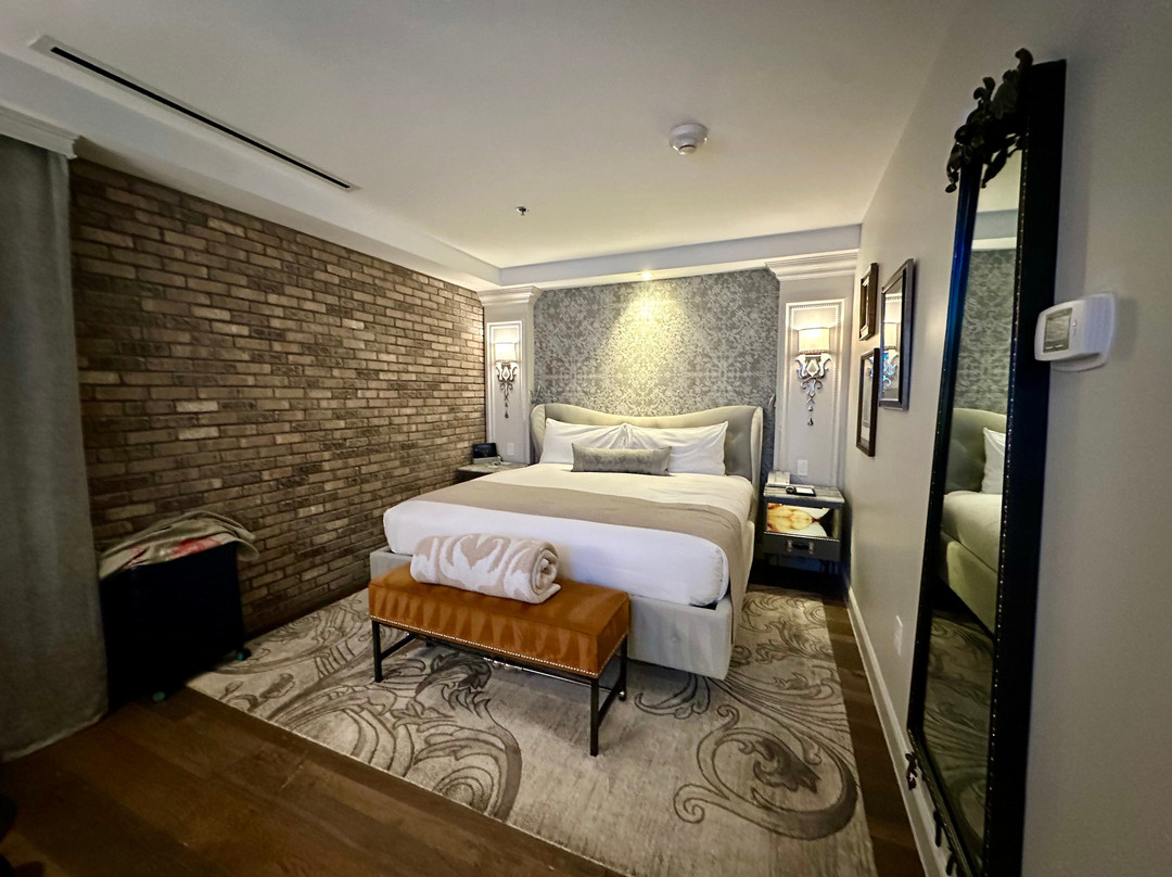 The Ivey's Hotel主图