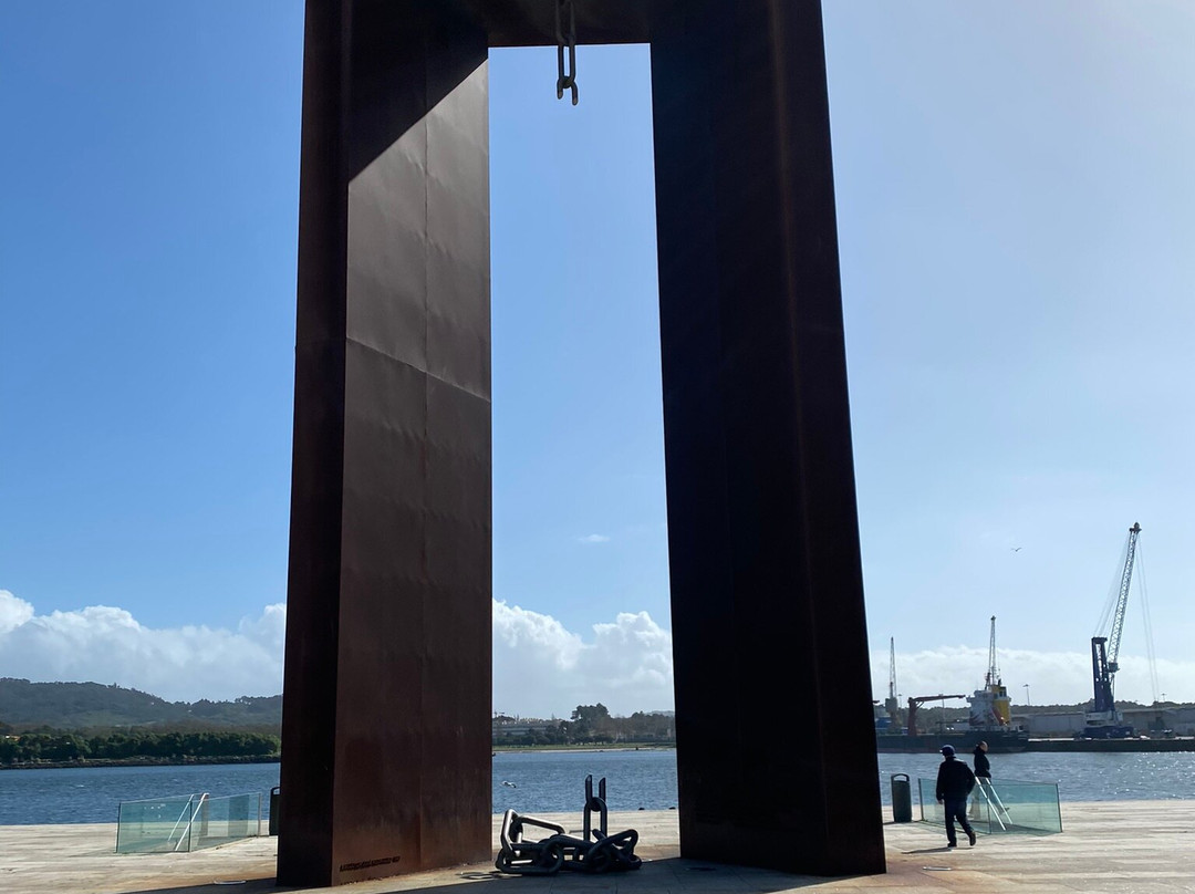 Monumento Ao 25 De Abril-维亚纳堡必去景点