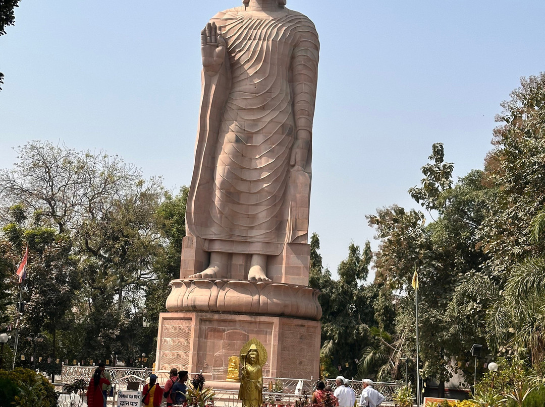 Statue of Standing Buddha景点图片
